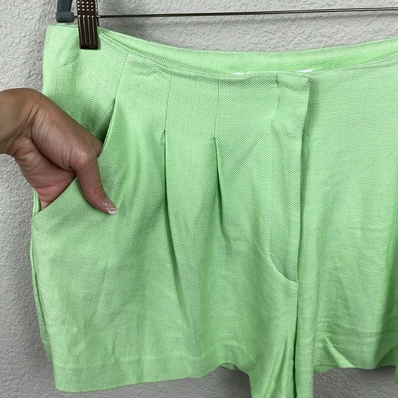 New Veronica Beard Pistachio Green Gables Shorts Pleat Front Sz 14 - Picture 6 of 13